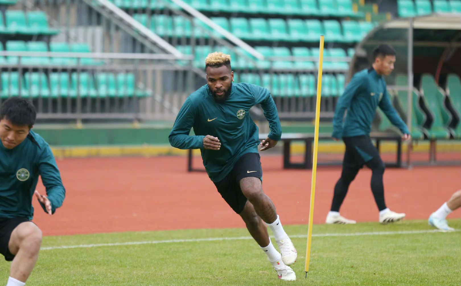 米兰体育·「中国」官方网站-法甲升班马展现顽强斗志