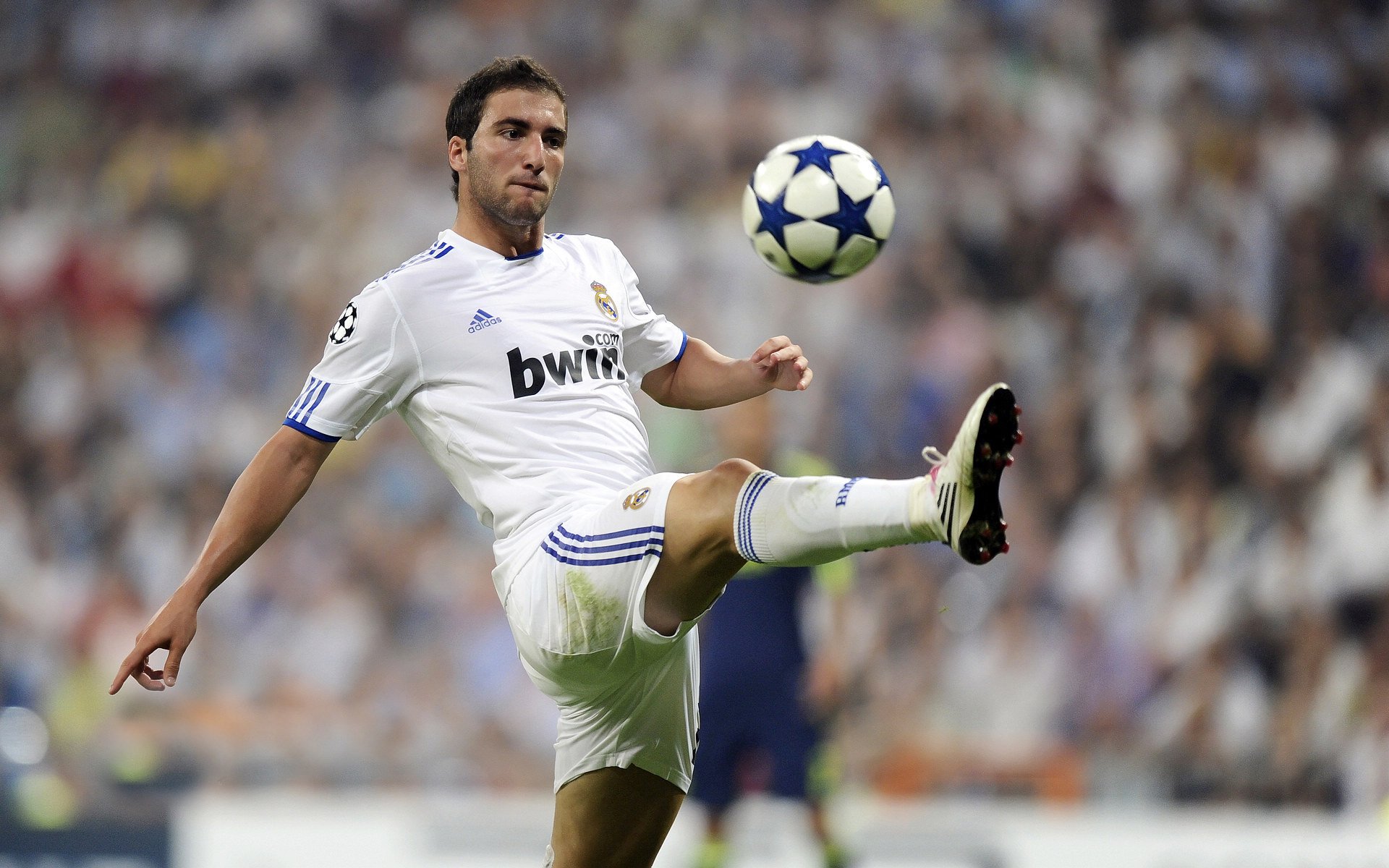 足球广播栏目新增球员访谈专栏，足球播音员叫啥