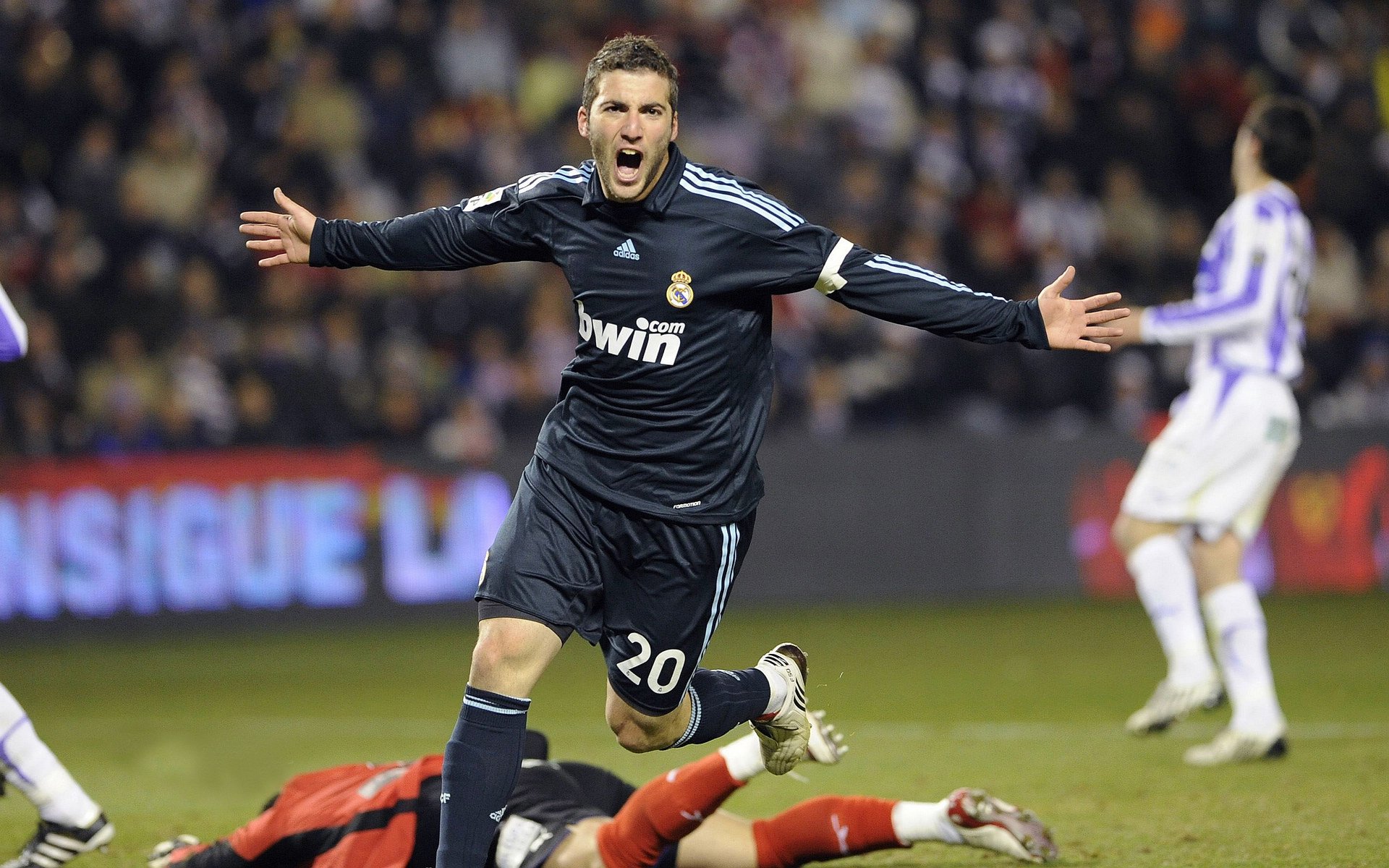 米兰体育app-运动员突破极限：连续得分背后的努力故事，运动员突破心率